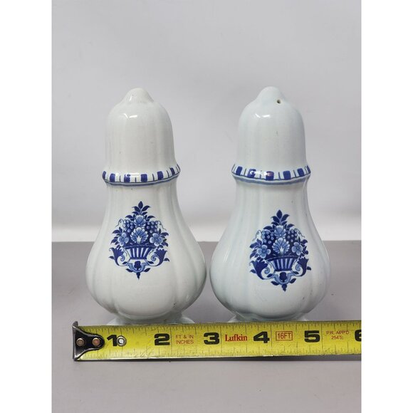 Vintage Ceramic Salt & Pepper Shakers White‎ & Blue Floral Design - Picture 7 of 8